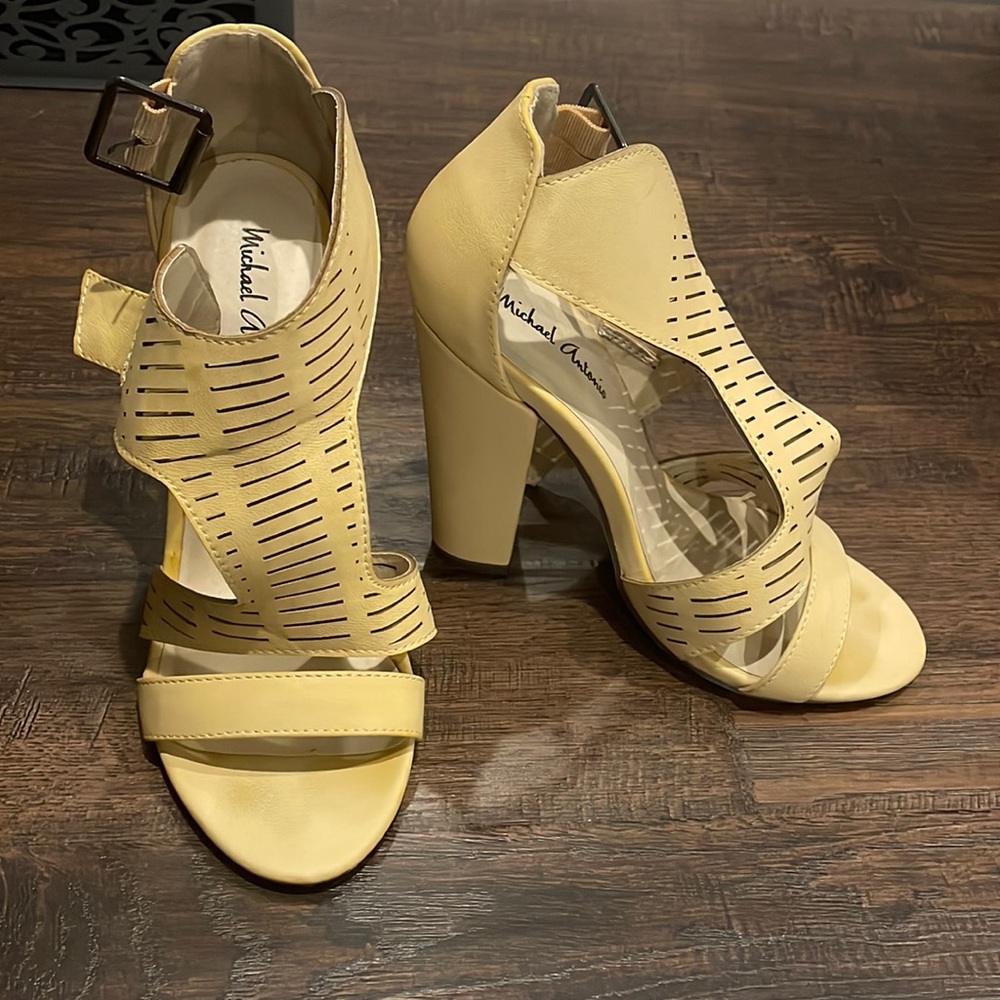 Michael Antonio chunky heel sandal size 6